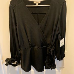 Black wrap top (size large) NWT